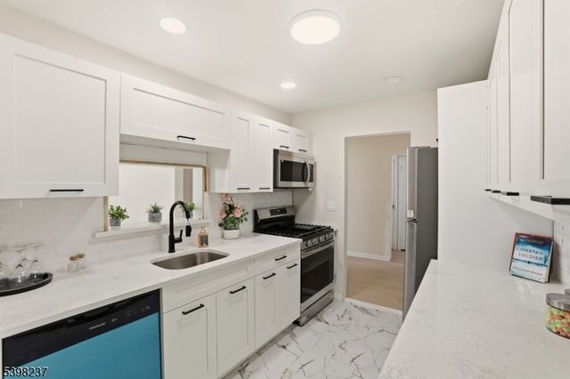 24 Frederick Ave, Woodbridge Twp., NJ 07067