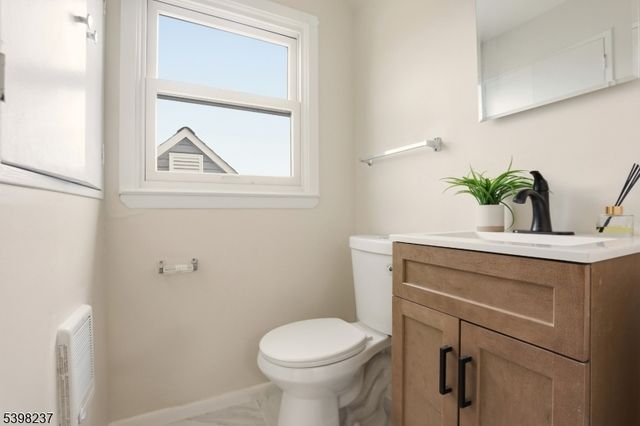 24 Frederick Ave, Woodbridge Twp., NJ 07067