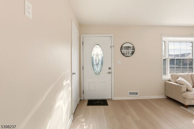 24 Frederick Ave, Woodbridge Twp., NJ 07067