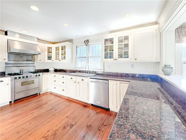 414 Riverside Avenue, Westport, CT 06880