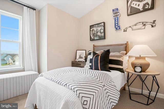 201 HILLSDALE PL, Martinsburg, WV 25403