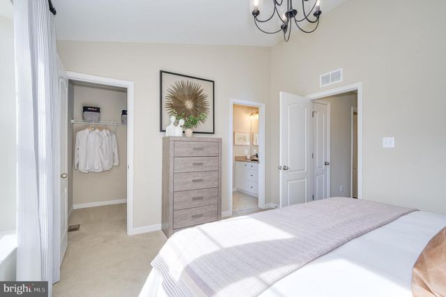 201 HILLSDALE PL, Martinsburg, WV 25403