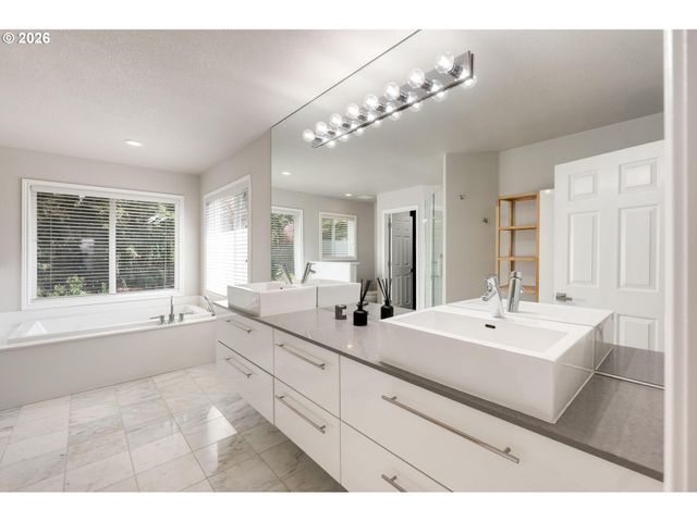 1714 Nw CAITLIN Ter, Portland, OR 97229