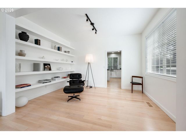 1714 Nw CAITLIN Ter, Portland, OR 97229