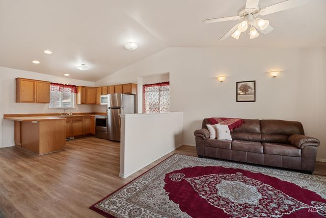 551 E Magnolia, Twin Falls, ID 83301