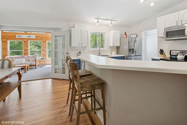 6490 E Chikaming, Sawyer, MI 49125