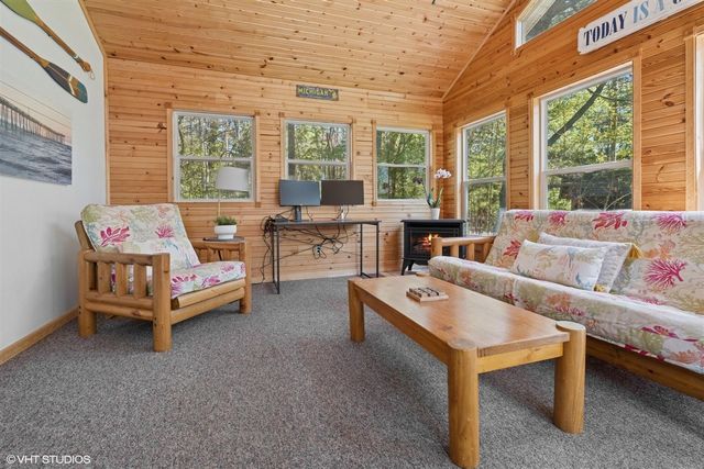 6490 E Chikaming, Sawyer, MI 49125