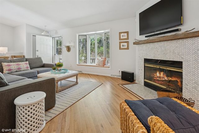 6490 E Chikaming, Sawyer, MI 49125