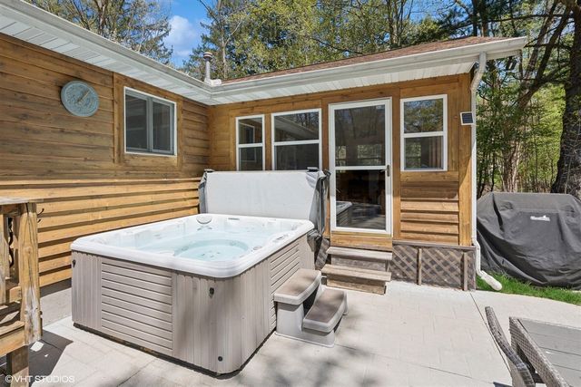 6490 E Chikaming, Sawyer, MI 49125