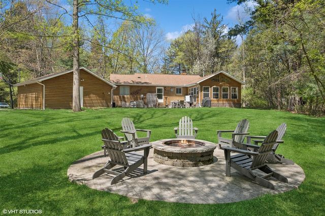 6490 E Chikaming, Sawyer, MI 49125