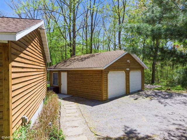 6490 E Chikaming, Sawyer, MI 49125