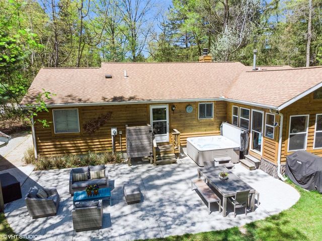 6490 E Chikaming, Sawyer, MI 49125