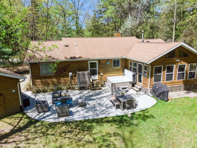 6490 E Chikaming, Sawyer, MI 49125