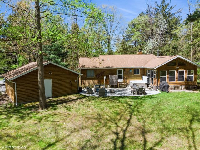 6490 E Chikaming, Sawyer, MI 49125
