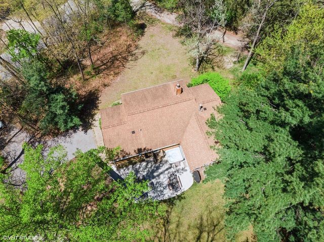 6490 E Chikaming, Sawyer, MI 49125