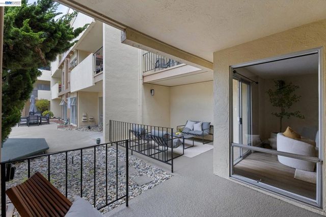 1825 Shoreline Dr 108, Alameda, CA 94501
