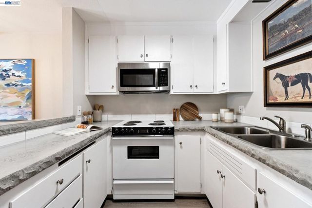 1825 Shoreline Dr 108, Alameda, CA 94501