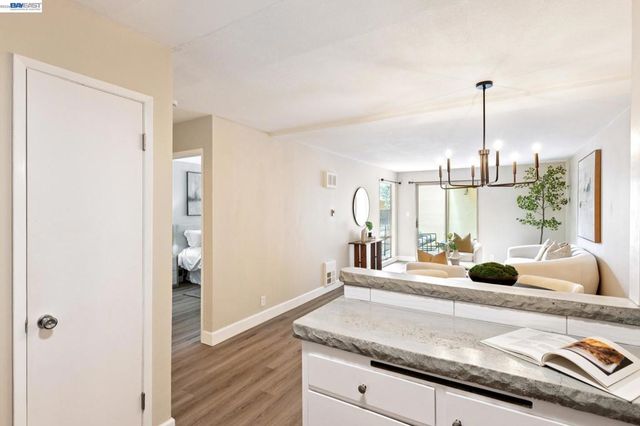 1825 Shoreline Dr 108, Alameda, CA 94501