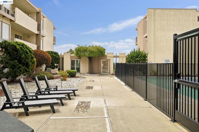 1825 Shoreline Dr 108, Alameda, CA 94501