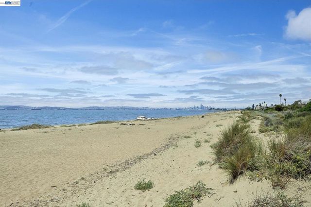 1825 Shoreline Dr 108, Alameda, CA 94501