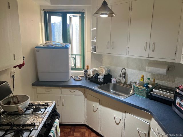 14 Metropolitan Oval 5G, Bronx, NY 10462