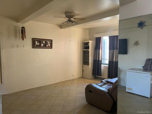14 Metropolitan Oval 5G, Bronx, NY 10462