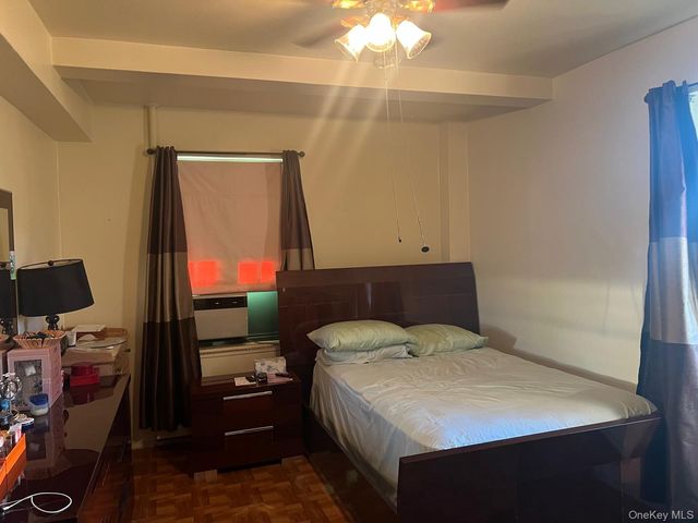 14 Metropolitan Oval 5G, Bronx, NY 10462