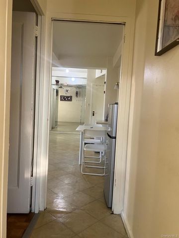 14 Metropolitan Oval 5G, Bronx, NY 10462