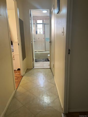 14 Metropolitan Oval 5G, Bronx, NY 10462