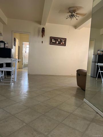 14 Metropolitan Oval 5G, Bronx, NY 10462
