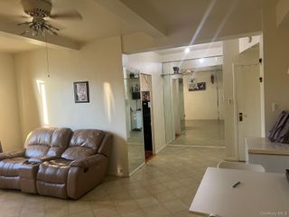 14 Metropolitan Oval 5G, Bronx, NY 10462