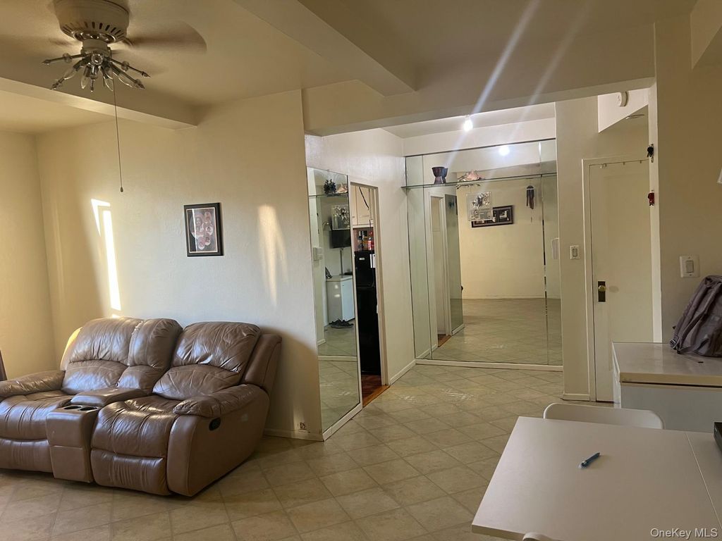 14 Metropolitan Oval 5G, Bronx, NY 10462