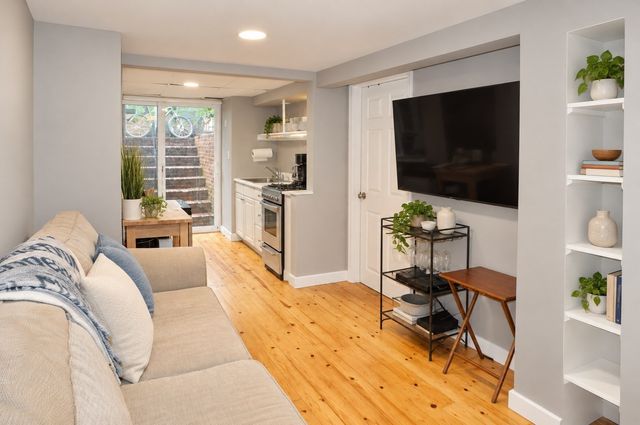 602 E 7th St 1, Boston, MA 02127