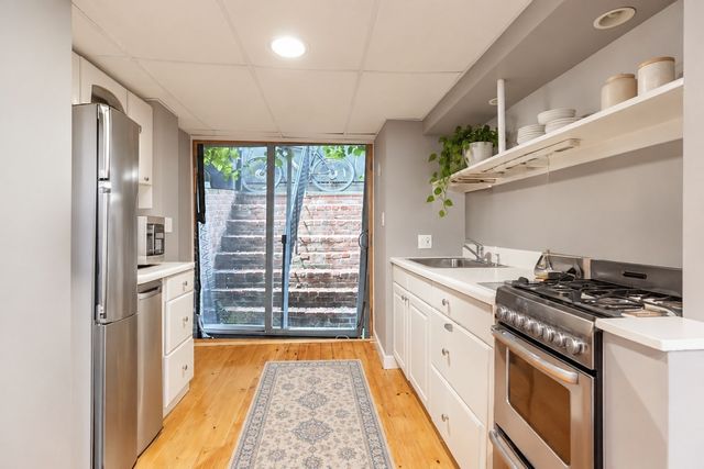 602 E 7th St 1, Boston, MA 02127