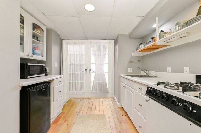 602 E 7th St 1, Boston, MA 02127