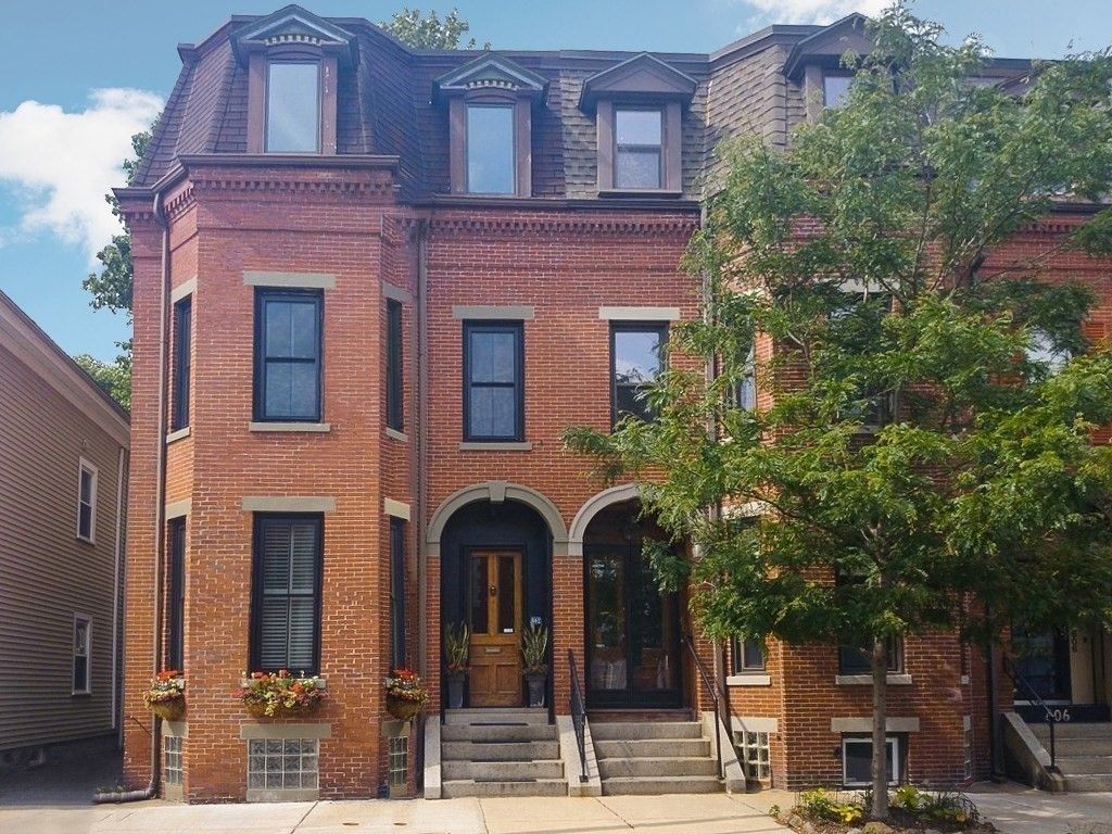 602 E 7th St 1, Boston, MA 02127