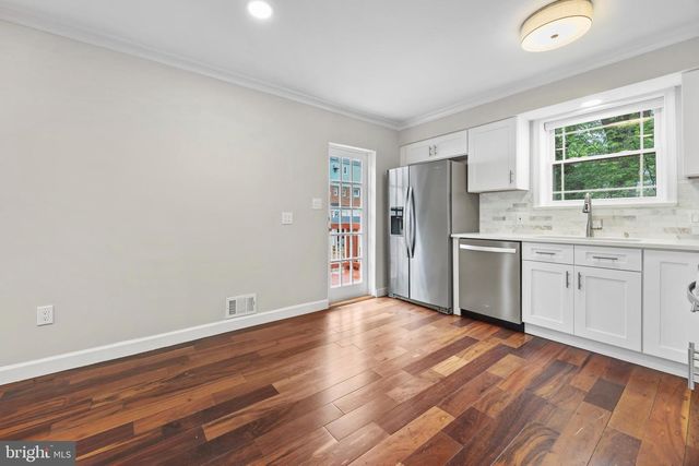 28 S FLOYD ST, Alexandria, VA 22304