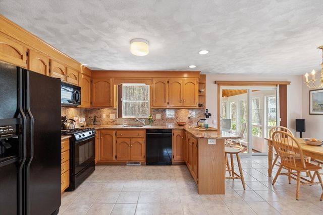 17 Seneca Lane, Wilmington, MA 01887