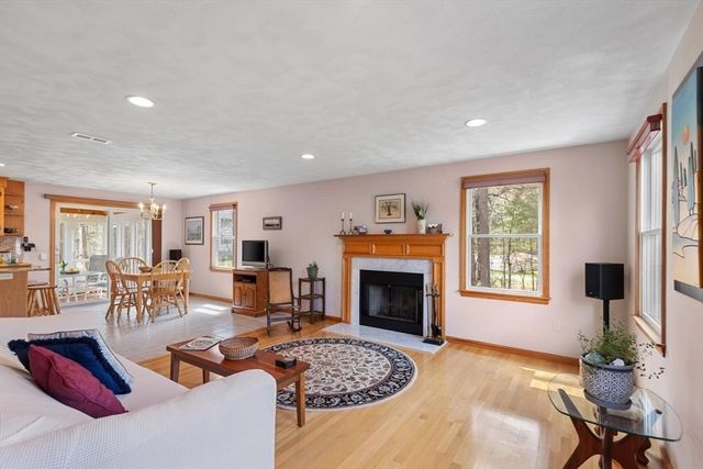 17 Seneca Lane, Wilmington, MA 01887
