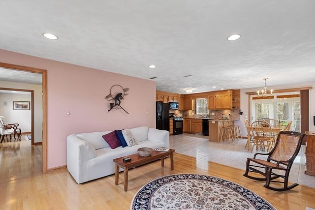 17 Seneca Lane, Wilmington, MA 01887