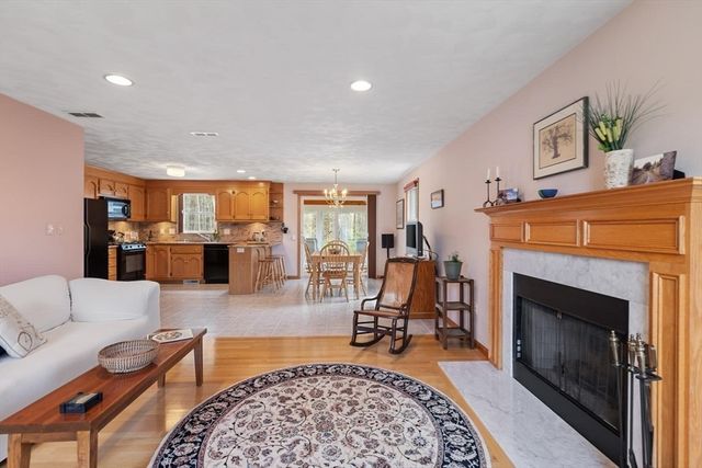 17 Seneca Lane, Wilmington, MA 01887