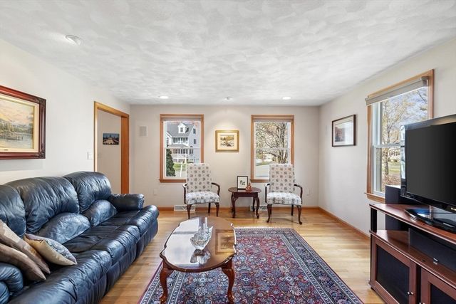 17 Seneca Lane, Wilmington, MA 01887