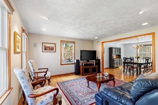 17 Seneca Lane, Wilmington, MA 01887