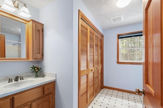 17 Seneca Lane, Wilmington, MA 01887