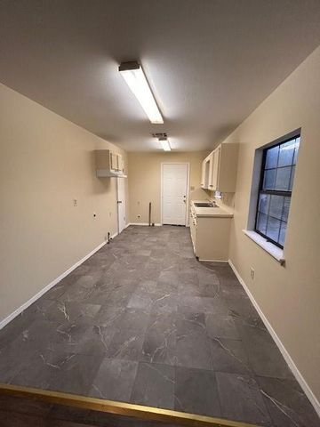 2761 Waggoner Avenue, Shreveport, LA 71108