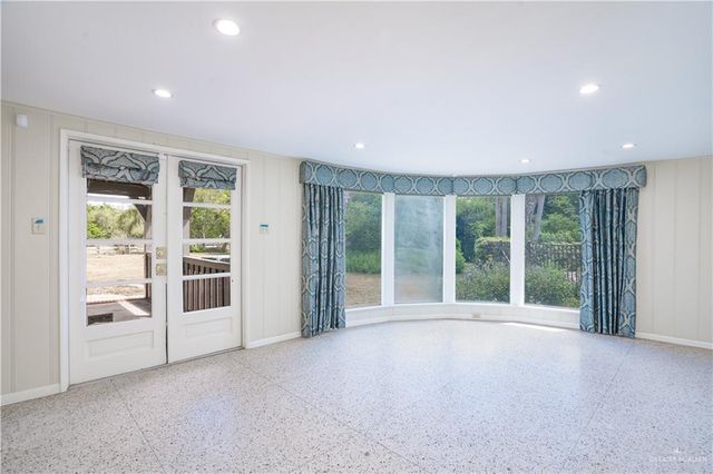 1131 W 6th Street, Weslaco, TX 78596