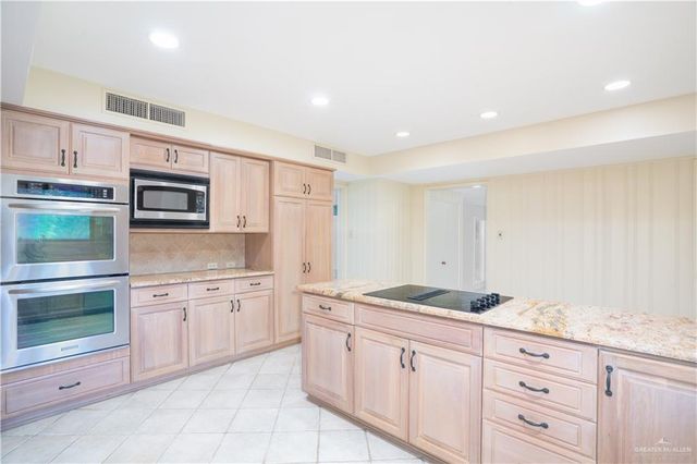 1131 W 6th Street, Weslaco, TX 78596