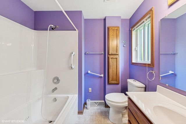 911 Park CIRCLE, Union Grove, WI 53182