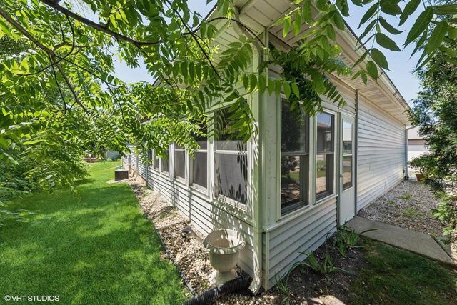 911 Park CIRCLE, Union Grove, WI 53182