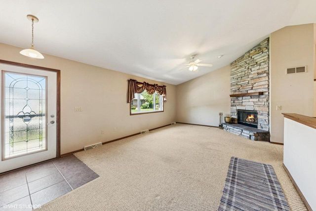 911 Park CIRCLE, Union Grove, WI 53182